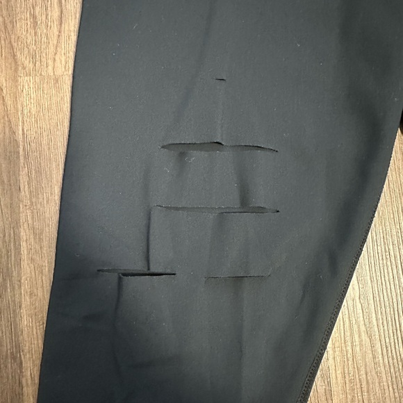 Alo High Waist Ripped Warrior Legging - Picture 5 of 9